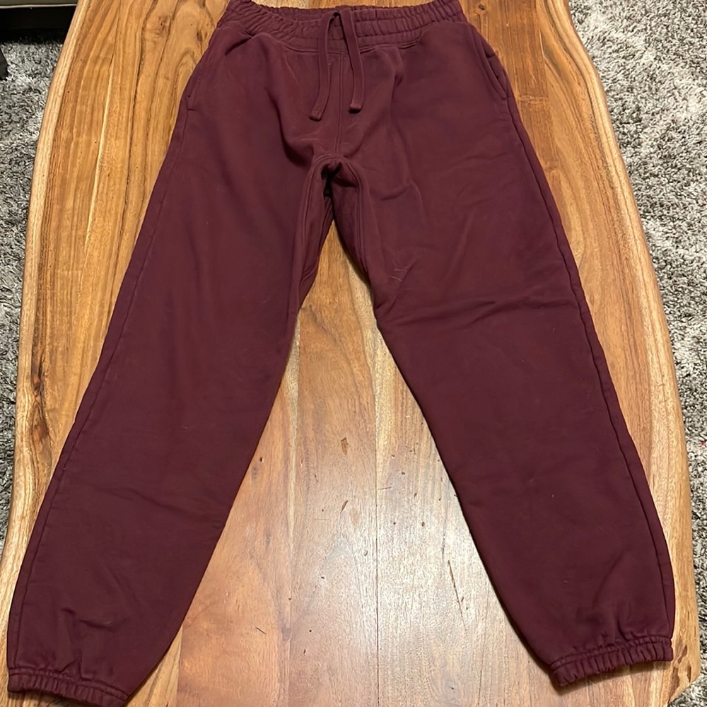 MAROON SWEATPANTS